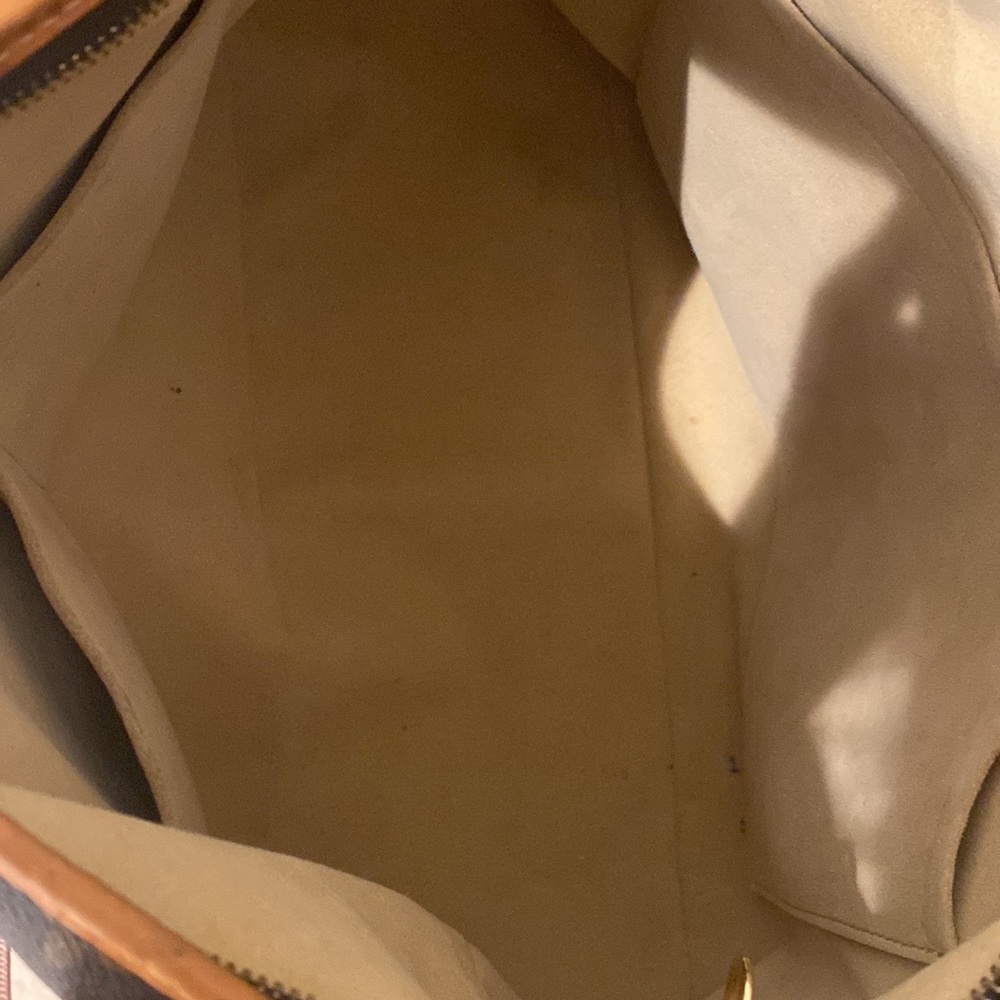 Authentic Louis Vuitton Shoulder Bag - Picture 4 of 11